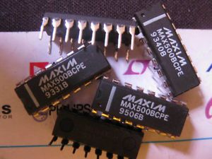 MAX500BCPE DIP  ENTEGRE