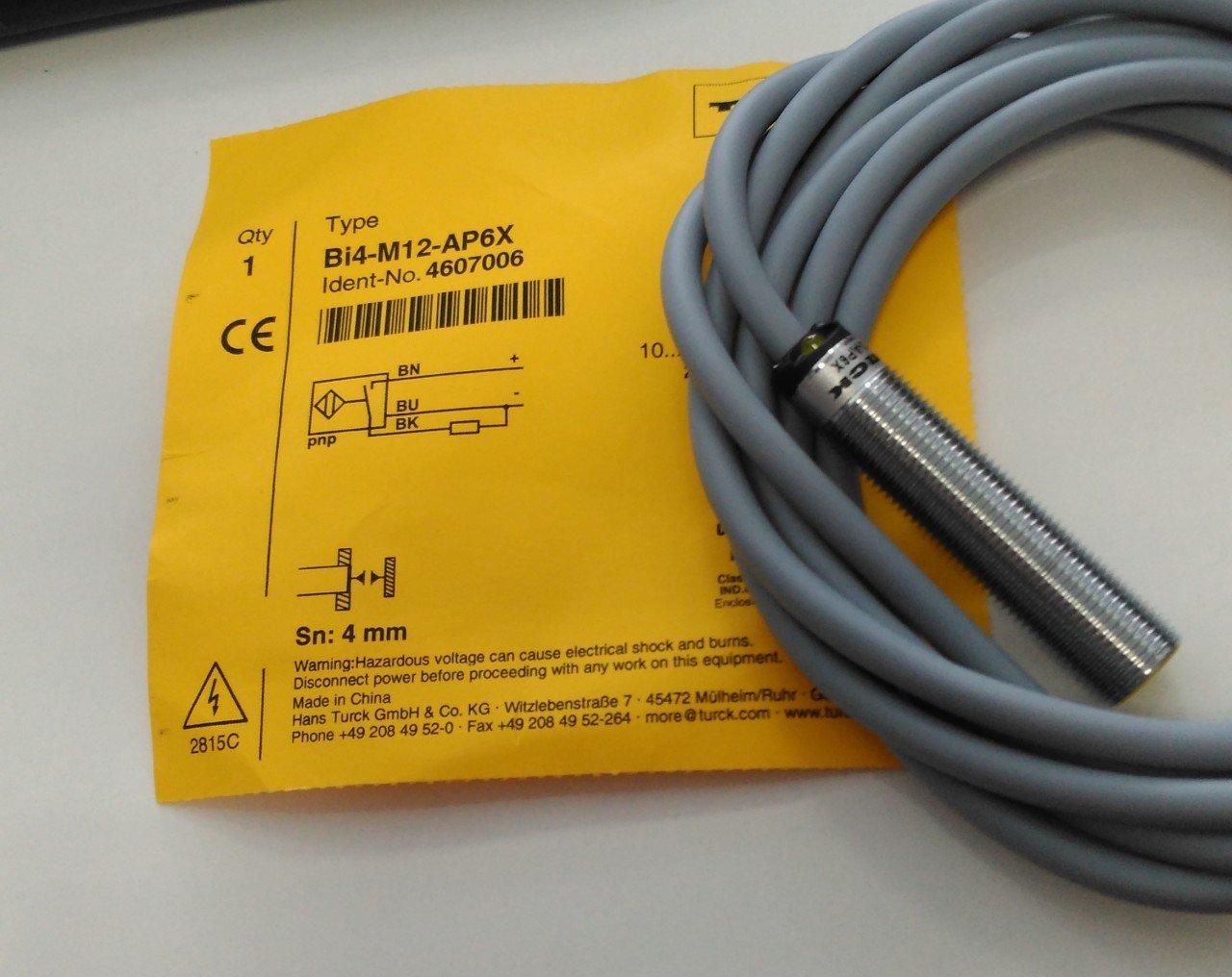 TURCK 4MM DUZ KAFA KABLOLU PNP ENDÜKTİF SENSÖR